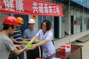 市建設(shè)局工會(huì)開展“送法律進(jìn)工地，送關(guān)愛惠民工”活動(dòng)
