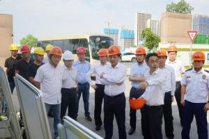 市委常委、常務(wù)副市長楊六順一行調(diào)研公司壟上花苑項目施工安全情況